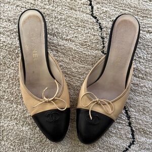 Vintage CHANEL Beige and Black Cap-Toe Bow Slip-On Mules